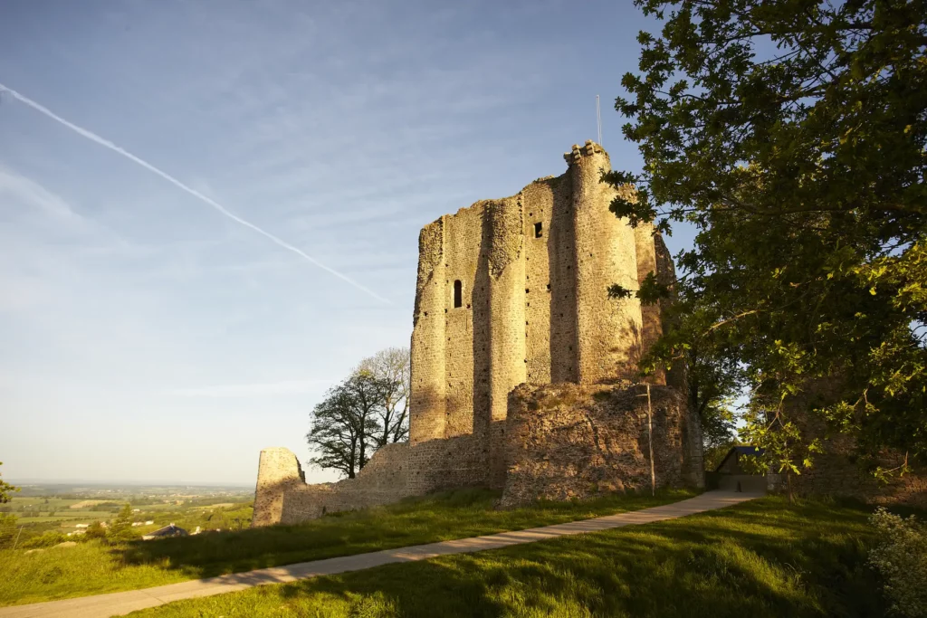 Château de Pouzauges près du camping