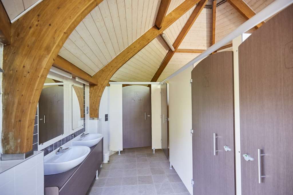 camping vendee sanitary showers