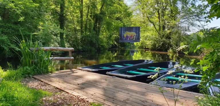 barque animation maison rivière