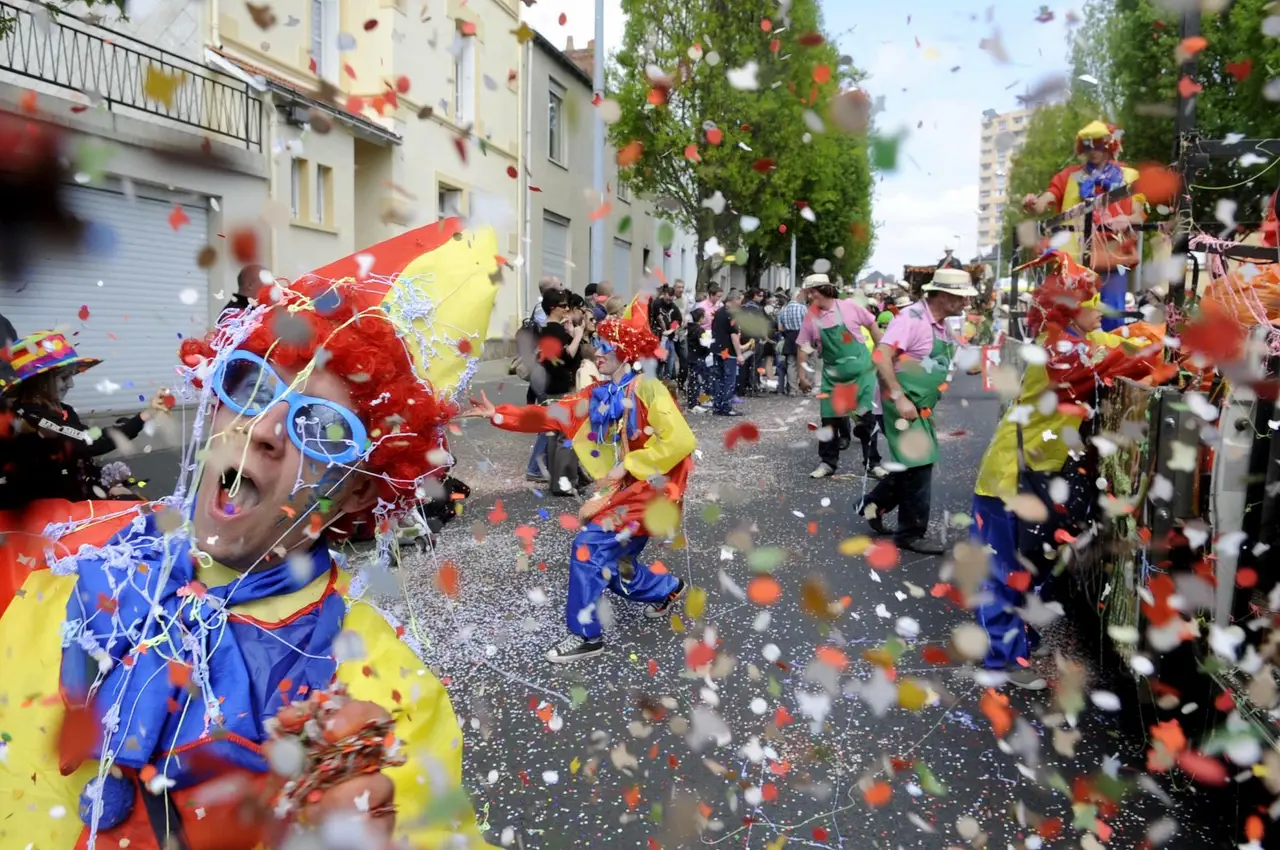 carnaval de cholet animations dans la rue