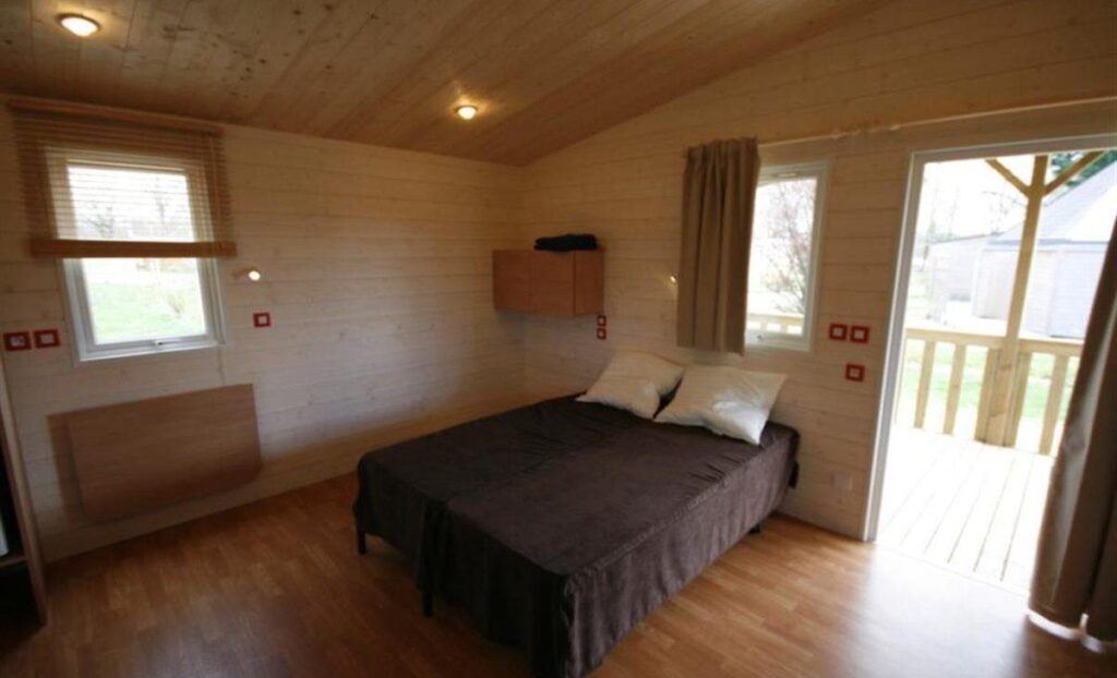 Standard Chalet 24m² uitgerust voor mindervaliden en gehandicapten 2/4 p.(1 kamer) + overdekt terras