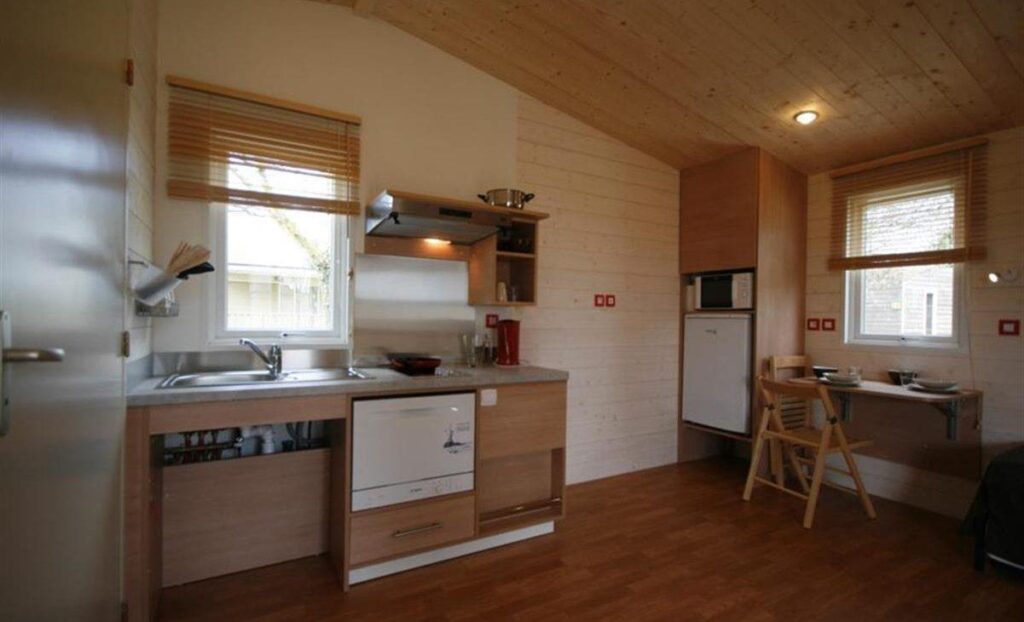 Standard Chalet 24m² uitgerust voor mindervaliden en gehandicapten 2/4 p.(1 kamer) + overdekt terras