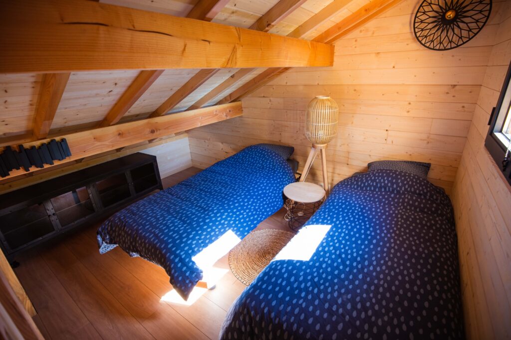 Premium Cabane dans les arbres avec Spa 30m²+ terrasse 30m² + Climatisation + Lits faits à l’arrivée