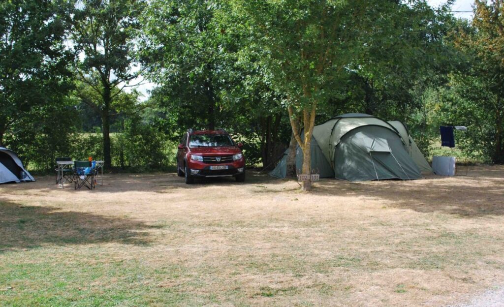 Forfait Confort Espace (tente, caravane ou camping-car / 1 voiture / électricité 16A) + spacieux