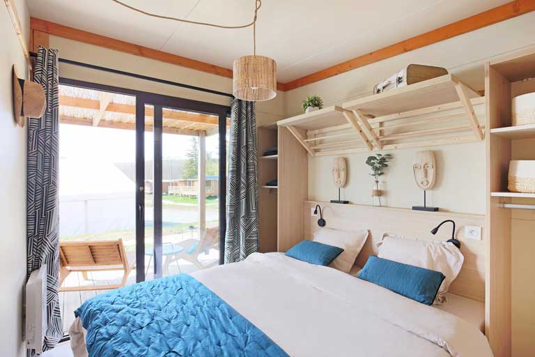 Premium Chalet Camélia 33 m² 6 p. (3 chambres) + Climatisation + terrasse couverte XXL