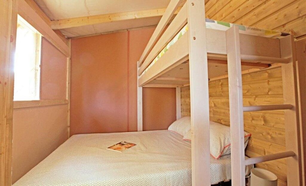 Comfort Lodge Sweetflower 43 m² 4/6 p. (2 slaapkamers) + halfoverdekt terras