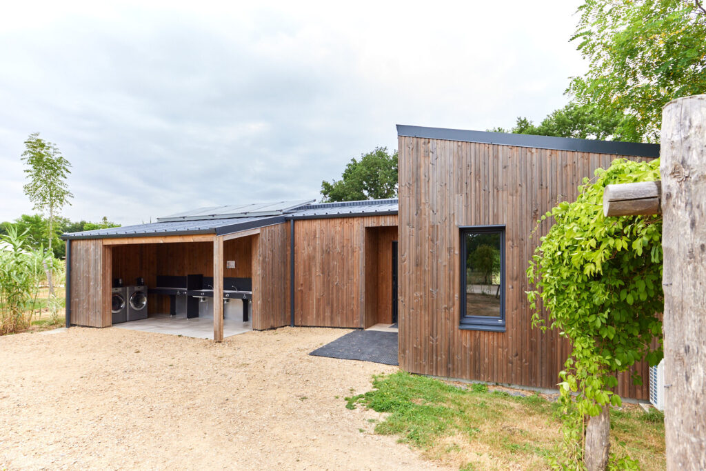 Bloc sanitaires et salle de fitness