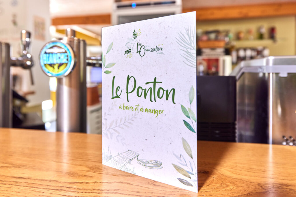 Bar en snackmenu in juli en augustus op de camping