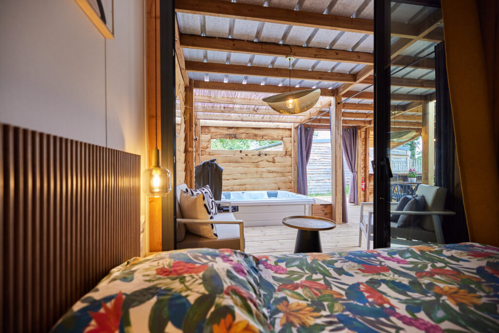 Premium Cabane Côté Nature with Spa 35m² 5 P. (2 bedrooms) + air conditioning + covered terrace
